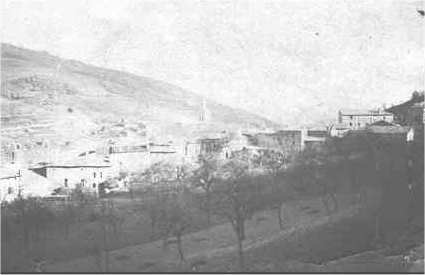 Le village dans la vallée, vu depuis la colline