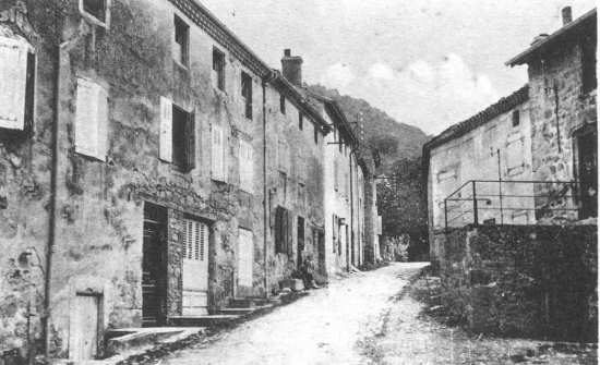 Ruelle bordée de vieilles façades