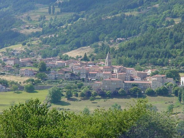 Vue sur Vanosc et son église
